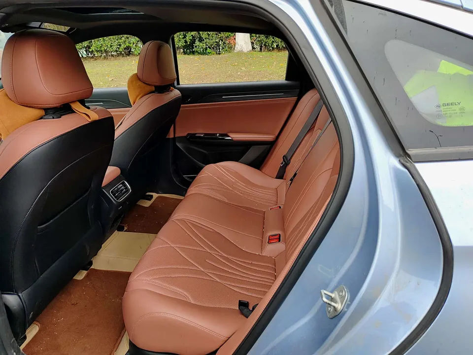 Geely Galaxy L6 1.5 EM-i DHT 140KM Exploration+ Edition 2025 — миниатюра 5
