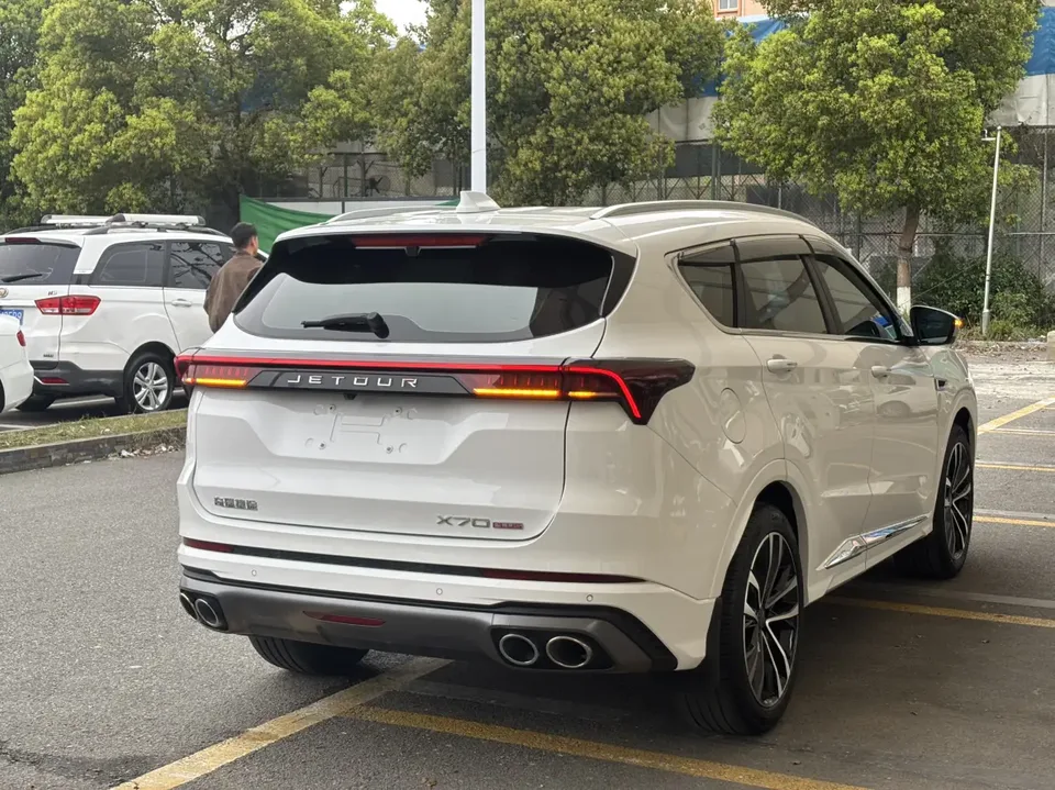 Jetour Jietu X70 PLUS 1.6T DCT Pro+ 7-seater 2022 — миниатюра 2