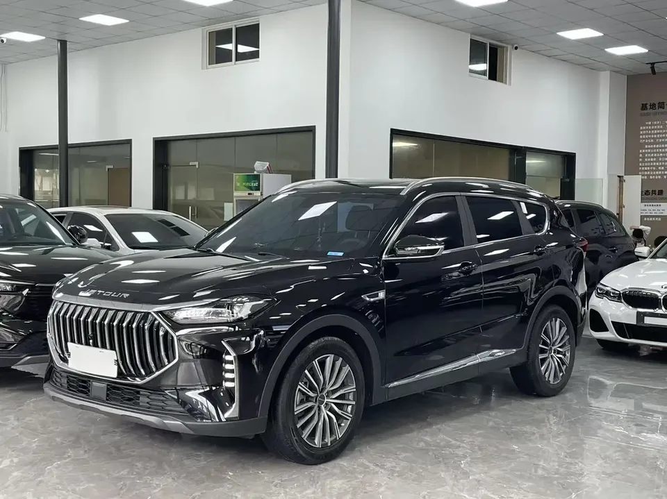 Jetour Jietu X70 PLUS JETOUR X70 PLUS 2023 1.5T DCT Brave PLUS 5-seater 2023 — фото 1, купить с доставкой в Москву