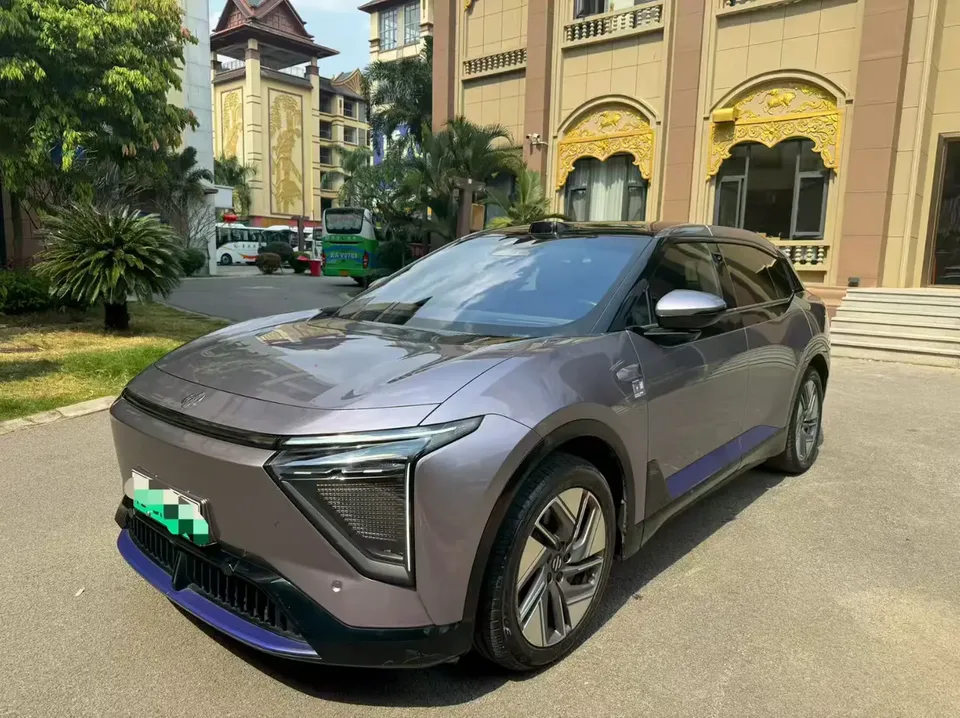 HiPhi Y 2024