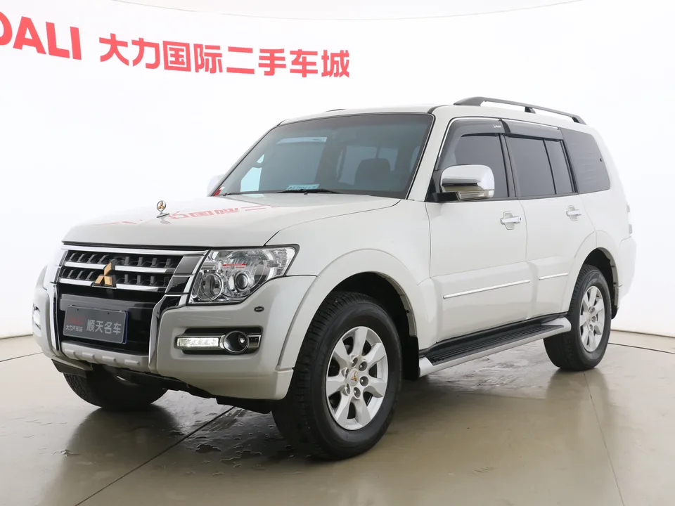 Mitsubishi Pajero 2024