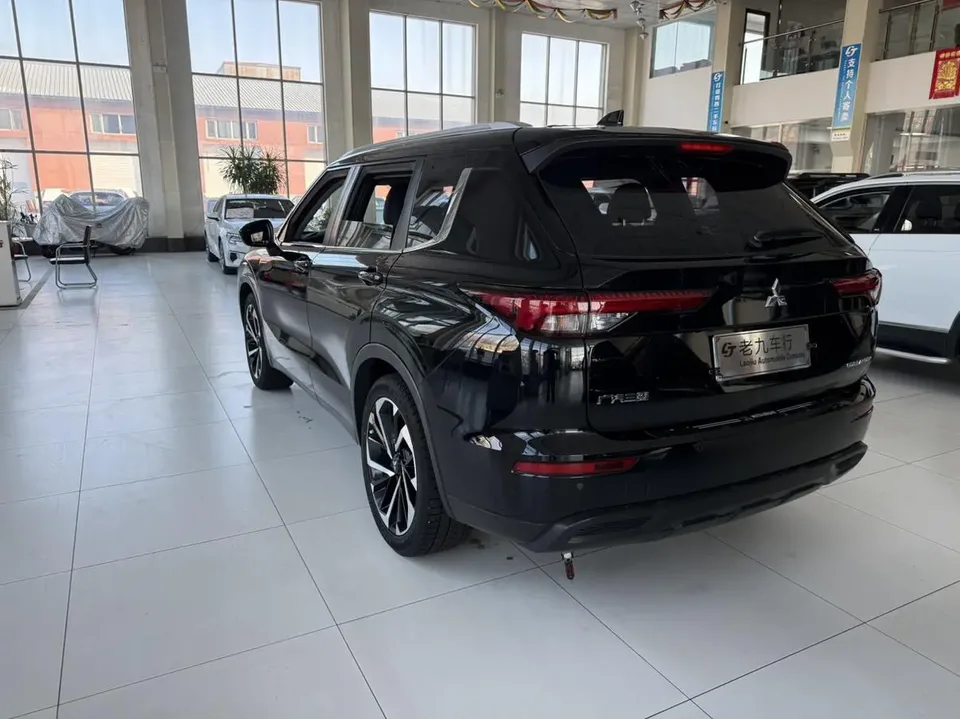 Mitsubishi Outlander Outlander 2023 1.5T CVT two-wheel drive exclusive version with 5 seats 2023 — миниатюра 4