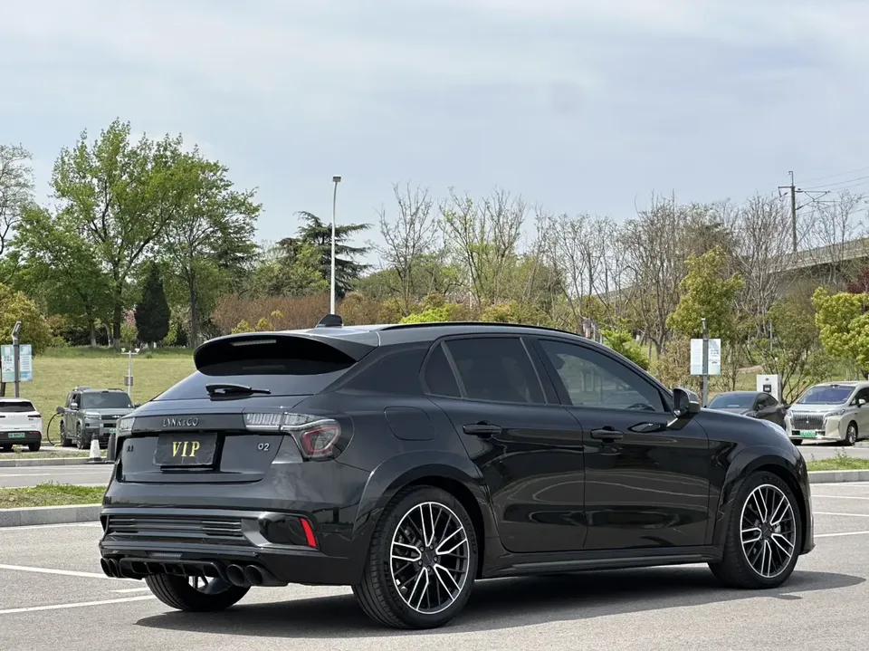 Lynk & Co 02 Hatchback 2.0TD Hatchback Halo (with driving control kit) 2022 — миниатюра 2