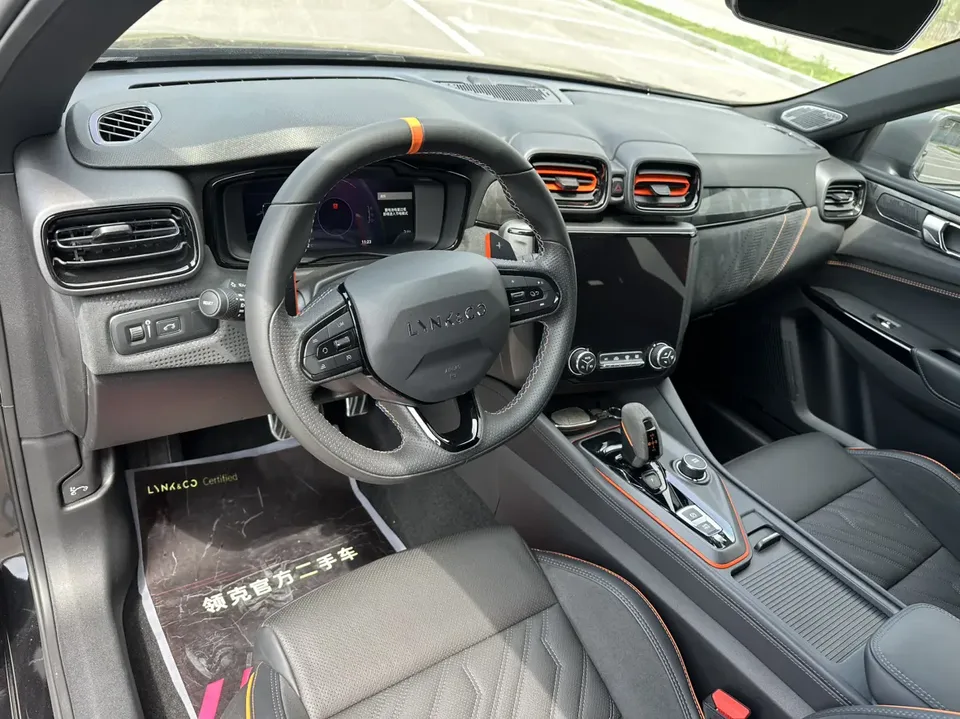 Lynk & Co 02 Hatchback 2.0TD Hatchback Halo (with driving control kit) 2022 — миниатюра 3