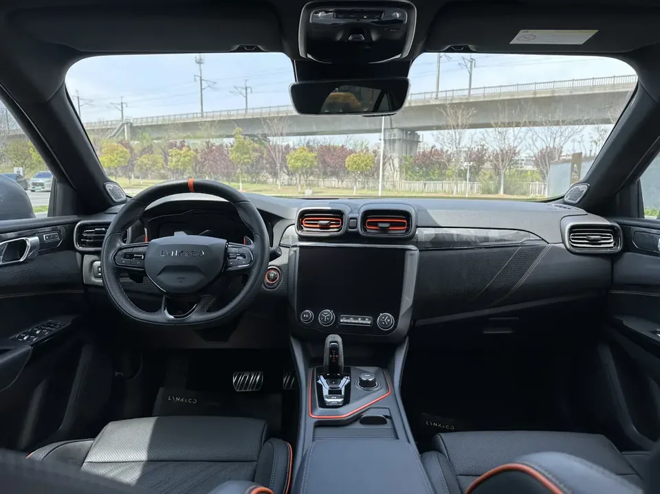 Lynk & Co 02 Hatchback 2.0TD Hatchback Halo (with driving control kit) 2022 — миниатюра 4