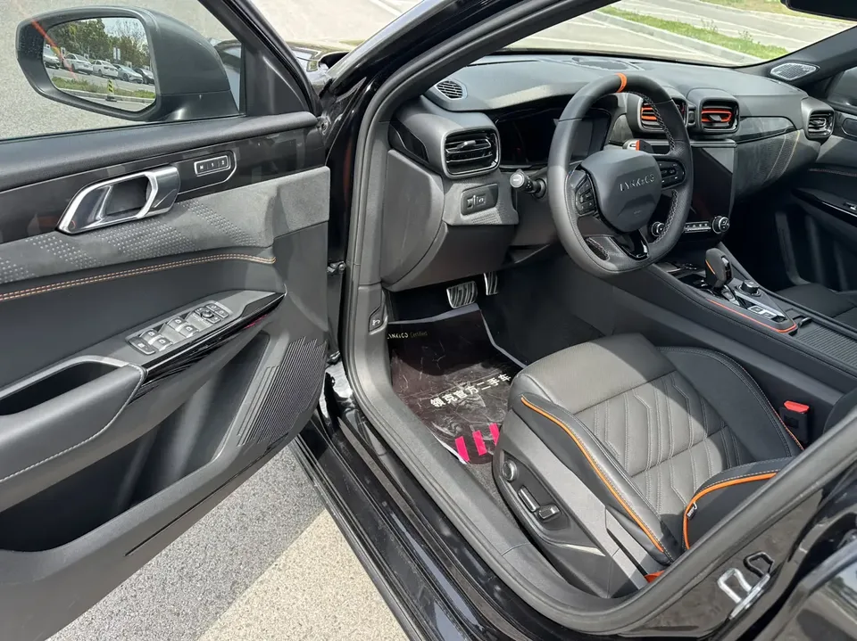 Lynk & Co 02 Hatchback 2.0TD Hatchback Halo (with driving control kit) 2022 — миниатюра 5