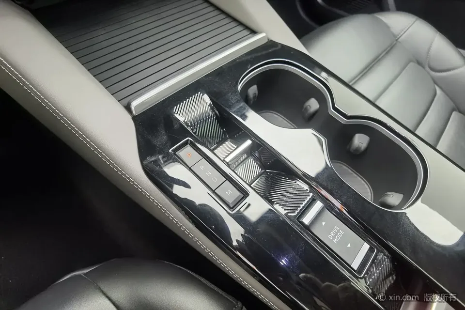 Citroen Versailles C5 X 1.6T Enjoy Extraordinary 2025 — миниатюра 3