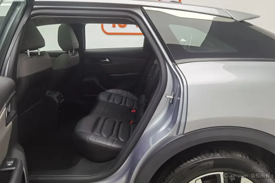 Citroen Versailles C5 X 1.6T Enjoy Extraordinary 2025 — миниатюра 4