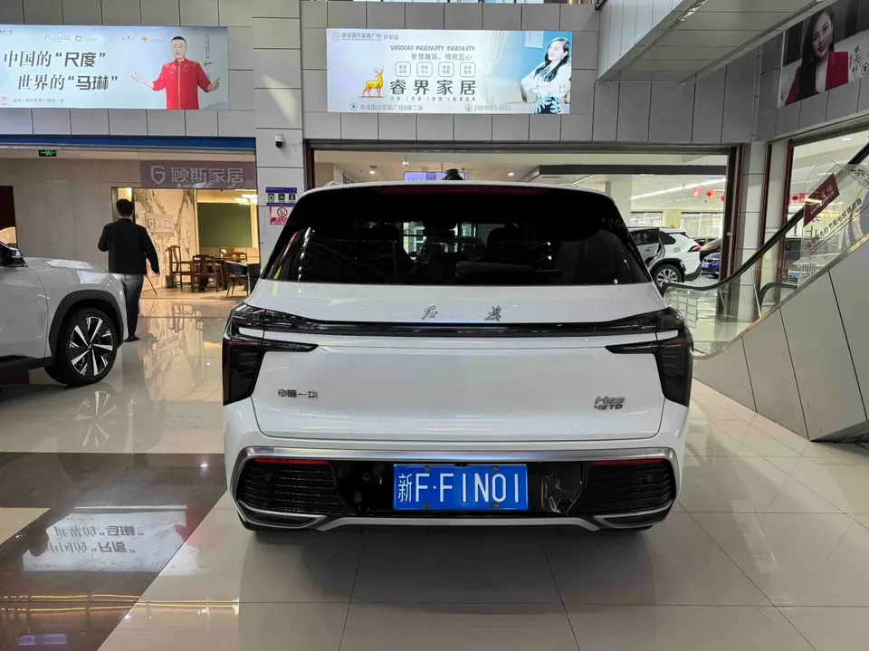 Hongqi HS3 2.0T available version 2024 — миниатюра 2