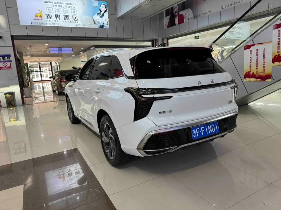Hongqi HS3 2.0T available version 2024 — миниатюра 4