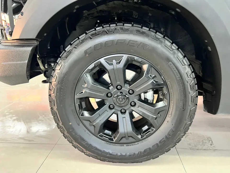 Great Wall gun off-road version 2.0T gasoline automatic four-wheel drive Everest version GW4C20B 2024 — миниатюра 4
