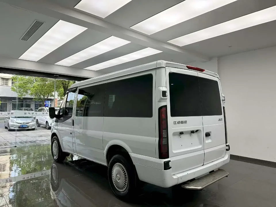 Jiangling Fushun 2.0T manual diesel short-axle low-top commercial multi-purpose passenger car 5 seats 2024 — миниатюра 4