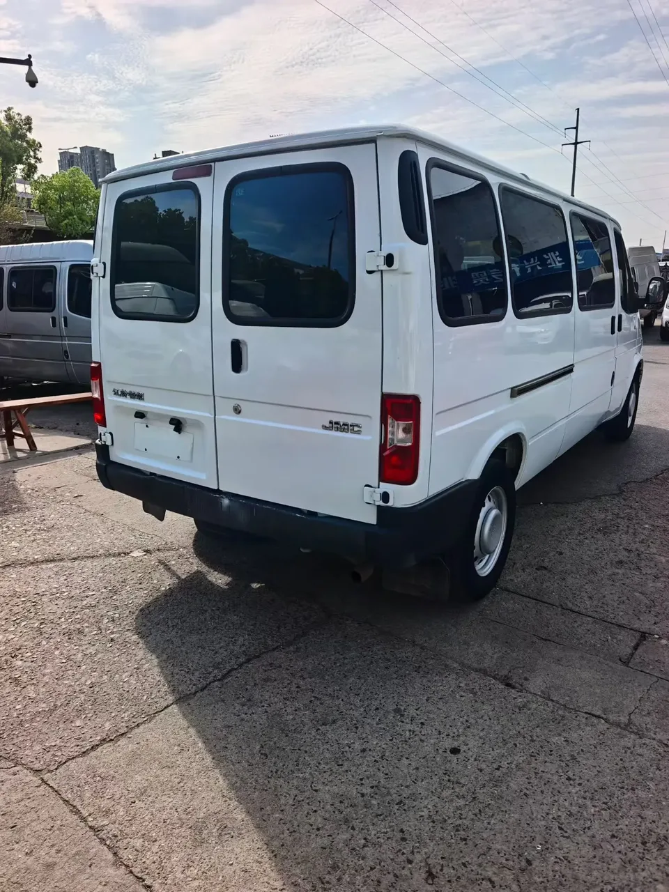 Jiangling Teshun 2.8T Space King Taurus Long Axis Medium High Roof Rear Single Tire - 6-seater Diesel National VI JX493 2022 — миниатюра 4