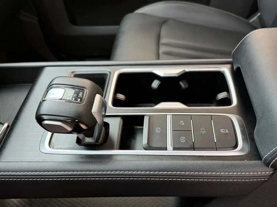 Jiangling Avenue Almighty 2.3T manual diesel commercial version two-wheel drive long-axle comfort model 2024 — миниатюра 4
