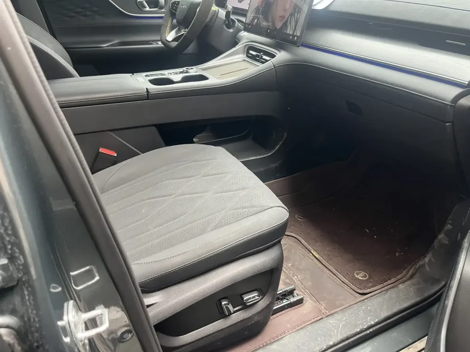 Chery Tiggo 8 PLUS Tiggo 8 PLUS 2025 Kunpeng 290TGDI DCT Luxury 7-seater 2025 — миниатюра 2