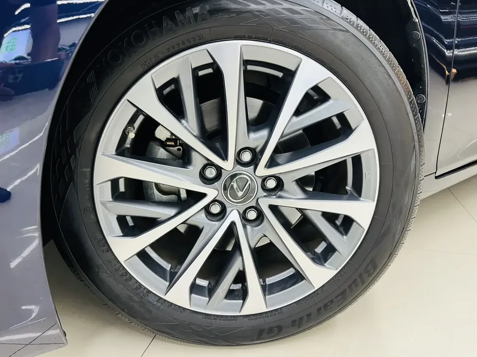 Lexus ES 200 Excellence Edition 2023 — миниатюра 3