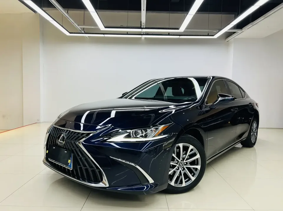 Lexus ES 2023