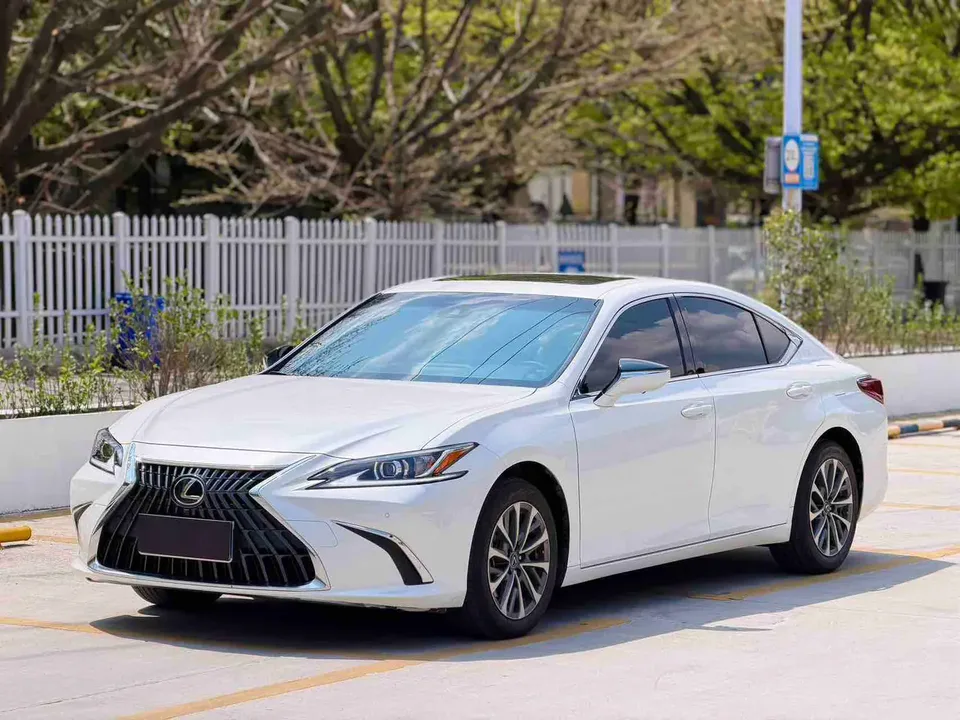 Lexus ES 2022