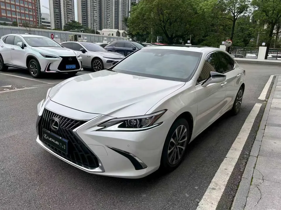 Lexus ES 2023
