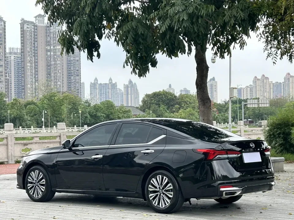 Nissan Altima 2.0L XL-Upr Premium Edition 2024 — миниатюра 2