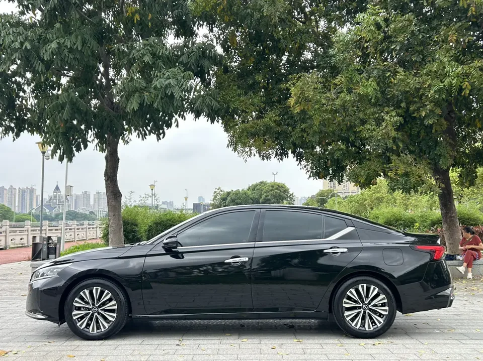 Nissan Altima 2.0L XL-Upr Premium Edition 2024 — миниатюра 4
