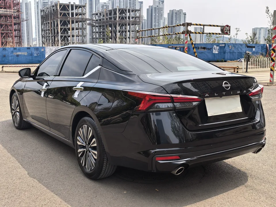 Nissan Altima 2.0L XE Pure Edition 2023 — миниатюра 4