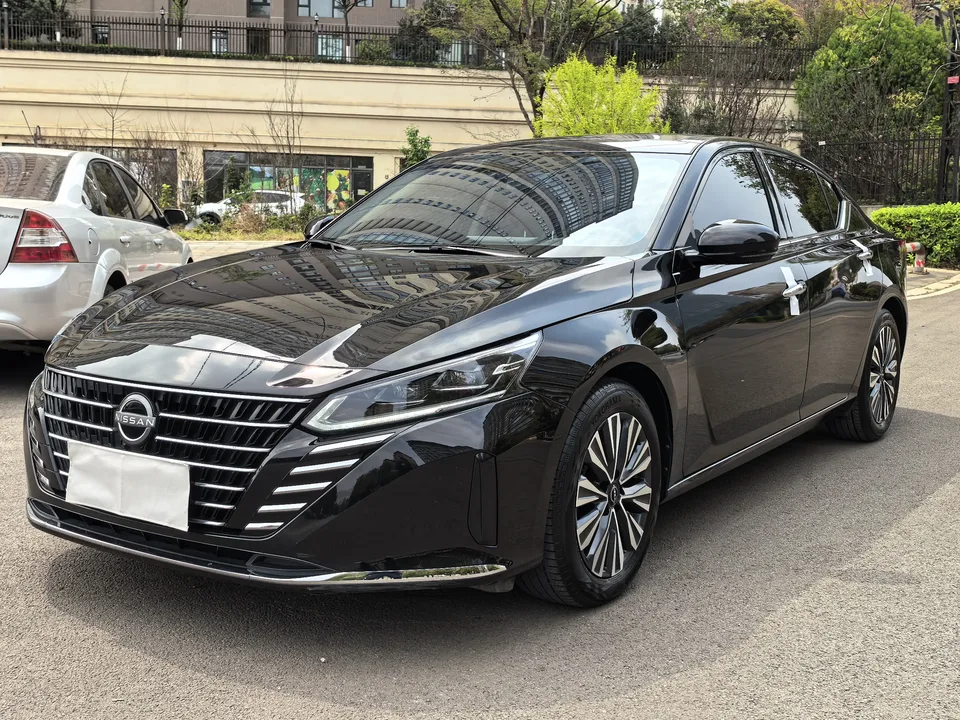 Nissan Altima 2.0L XE Pure Edition 2023 — фото 1, купить с доставкой в Москву