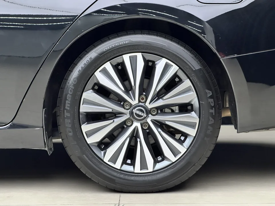 Nissan Altima Teana 2.0L XL-TLS Enjoy Edition 2023 — thumbnail 4