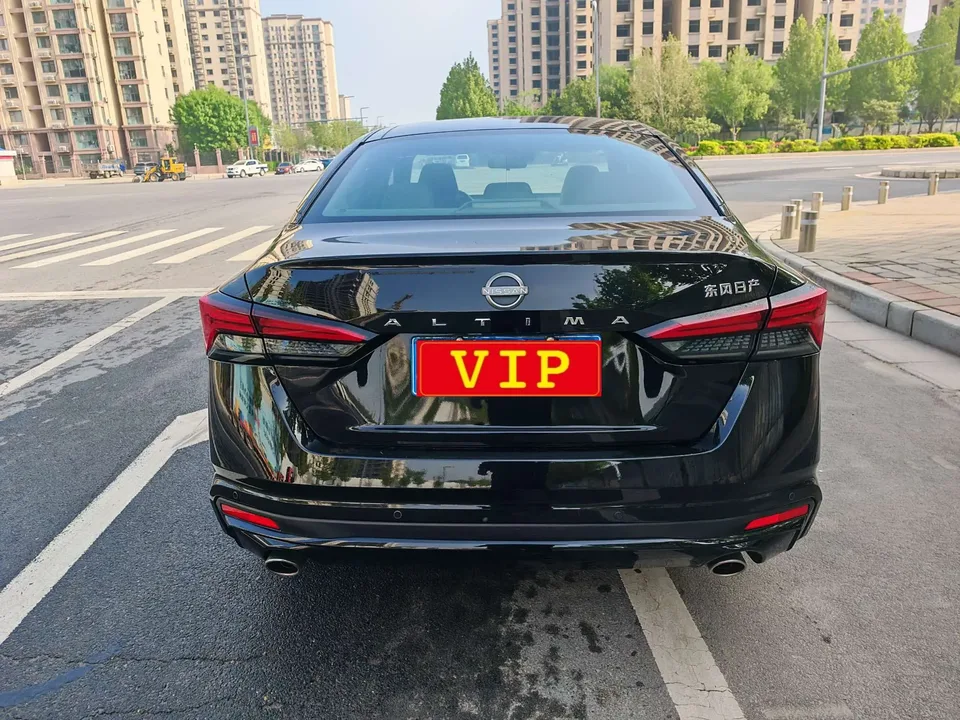 Nissan Altima 2.0L SV Black Gold Edition 2024 — миниатюра 2