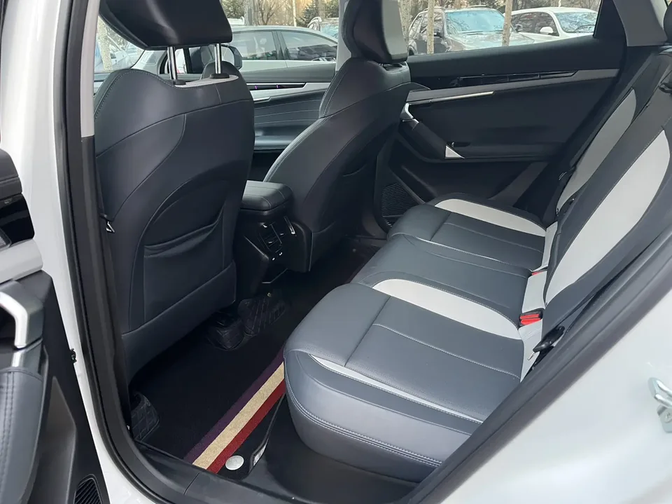 Geely Atlas L 1.5TD DCT Longteng Edition 2025 — миниатюра 3