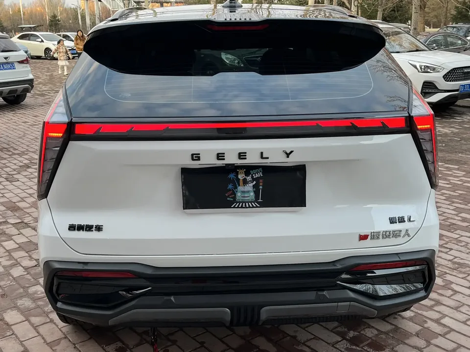 Geely Atlas L 1.5TD DCT Longteng Edition 2025 — миниатюра 4