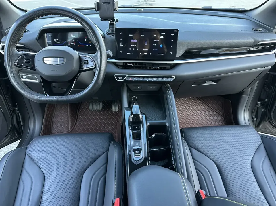 Geely Coolray SX11 Binyue L 1.5TD DCT Beyond Edition 2025 — миниатюра 5