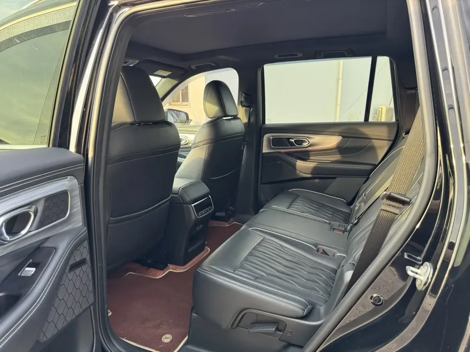 GAC Trumpchi GS8 Trumpchi GS8 2022 Trumpchi GS8 2022 Pilot Series 2.0TGDI 2WD luxury smart connected version 7 seats 2023 — thumbnail 4