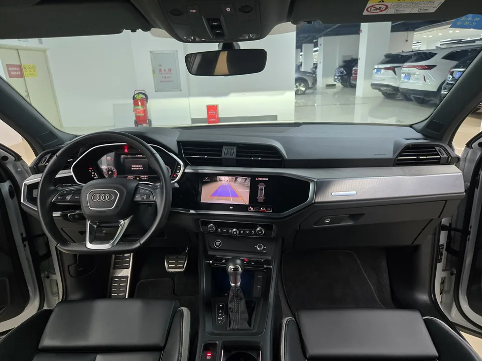 Audi Q3 Audi Q3 2024 35 TFSI Enterprising and Elegant Model 2023 — миниатюра 2