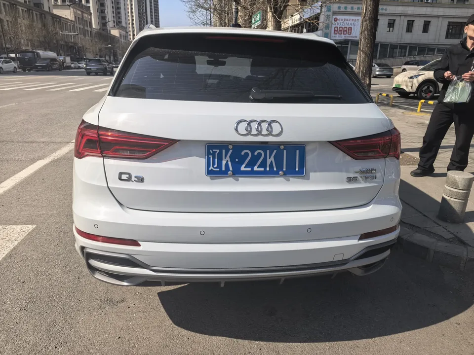 Audi Q3 35 TFSI Fashion Dynamic Edition (1.5T) 2023 — миниатюра 2