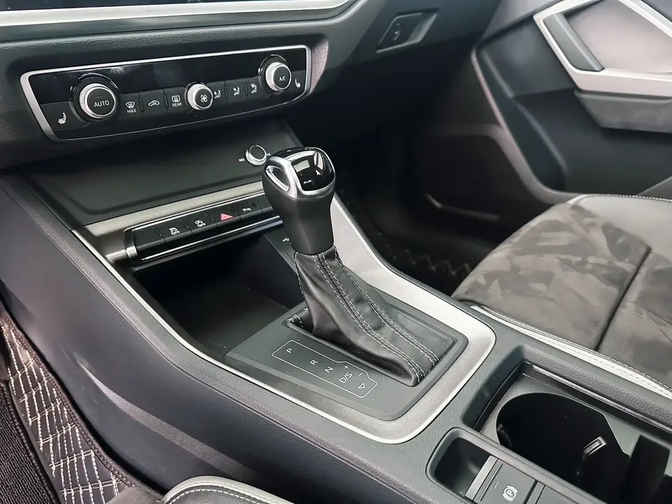 Audi Q3 Audi Q3 2022 35 TFSI aggressive and dynamic model 2023 — миниатюра 4