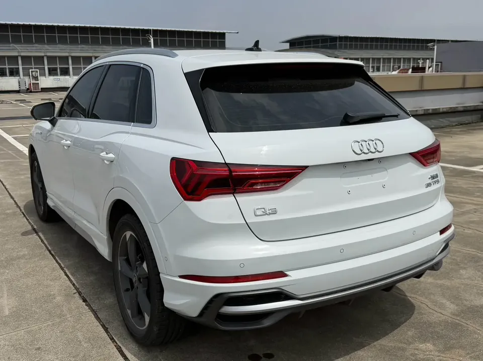 Audi Q3 Audi Q3 2022 35 TFSI Fashionable and Dynamic 2022 — миниатюра 2