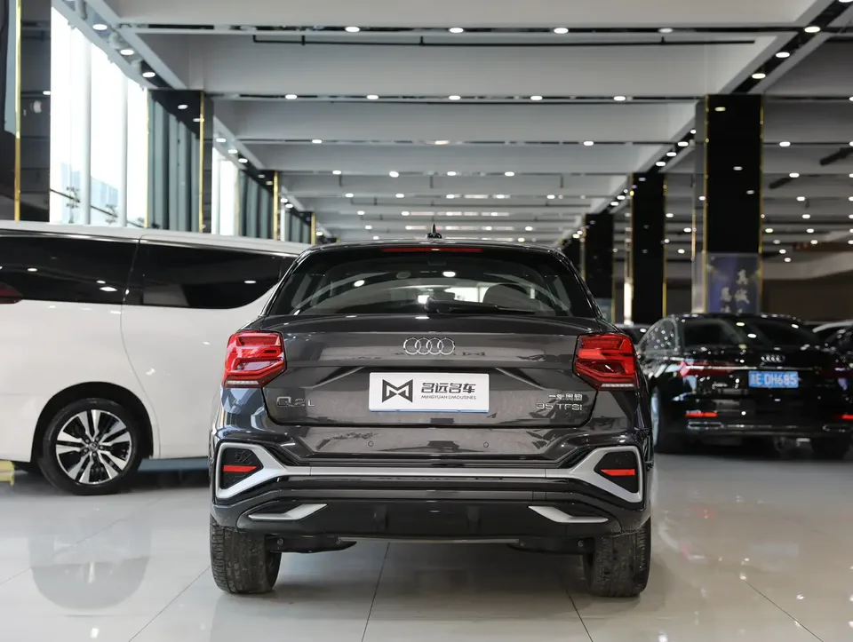 Audi Q2L Audi Q2L 2022 35 TFSI aggressive and dynamic model 2023 — миниатюра 2