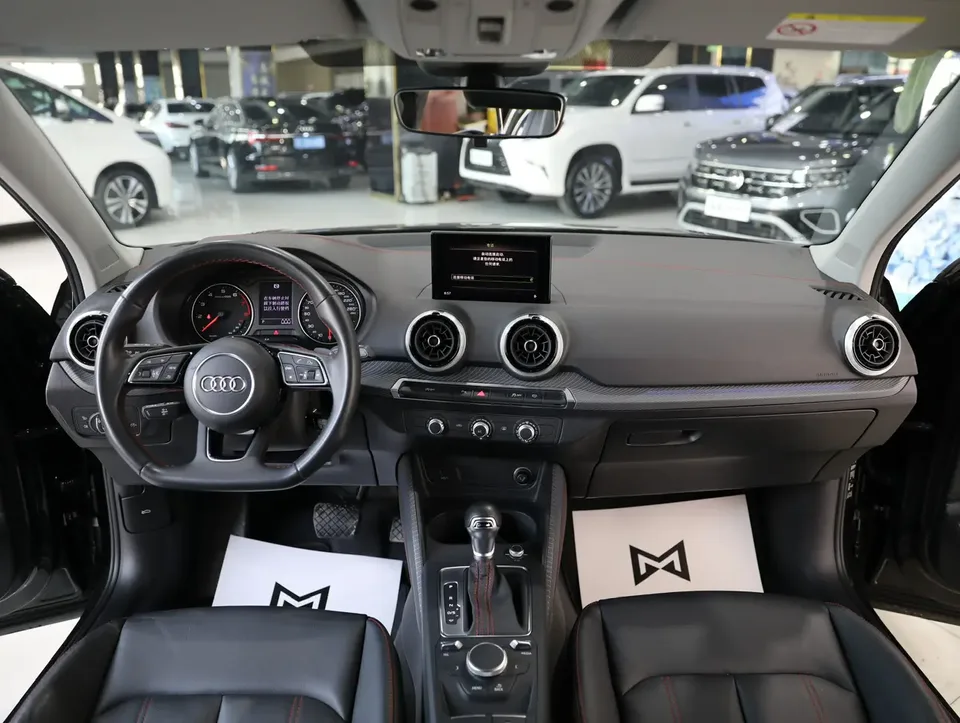 Audi Q2L Audi Q2L 2022 35 TFSI aggressive and dynamic model 2023 — миниатюра 3