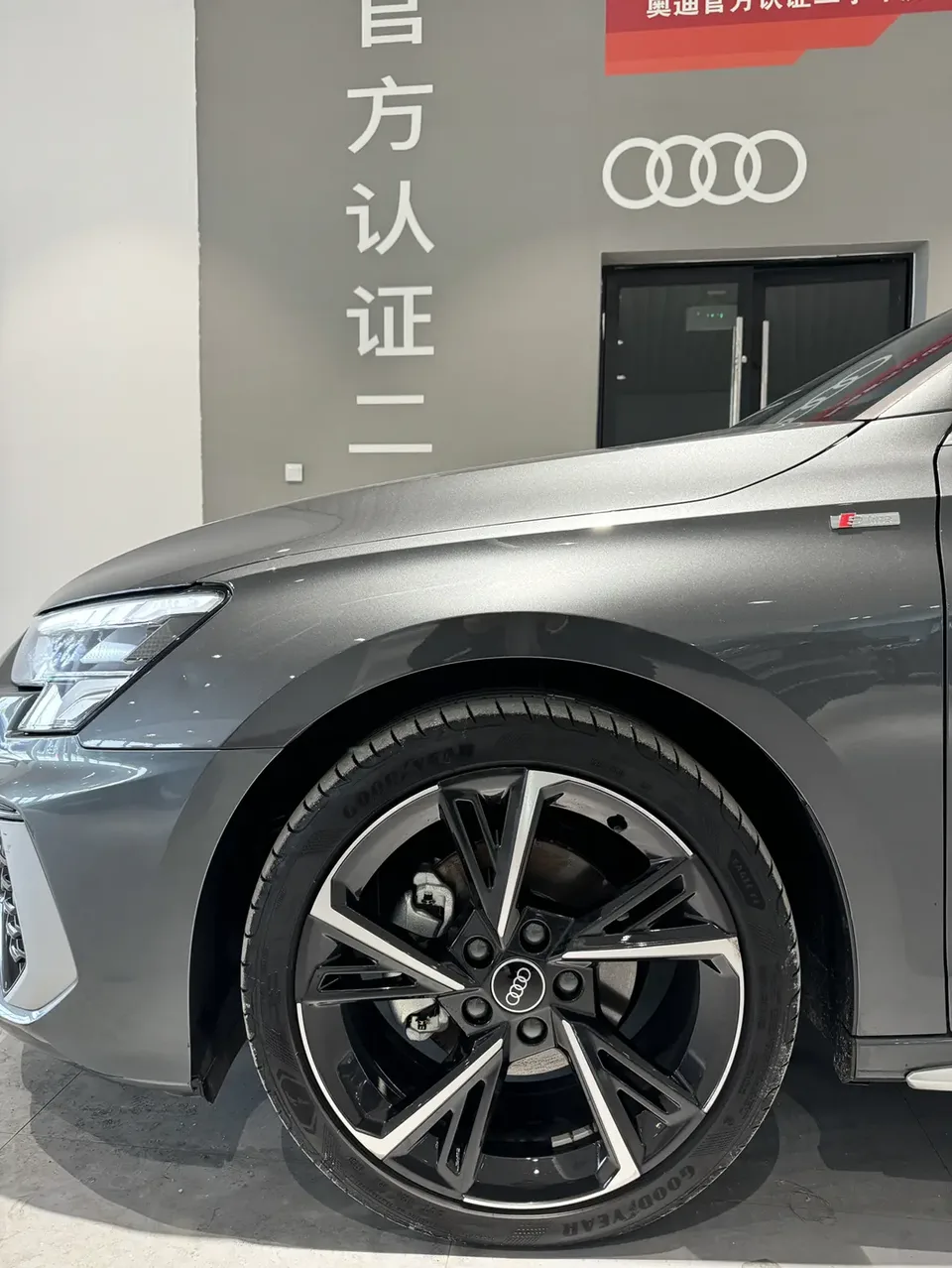 Audi A3 facelift Sportback 35 TFSI stylish and sporty 2024 — миниатюра 2