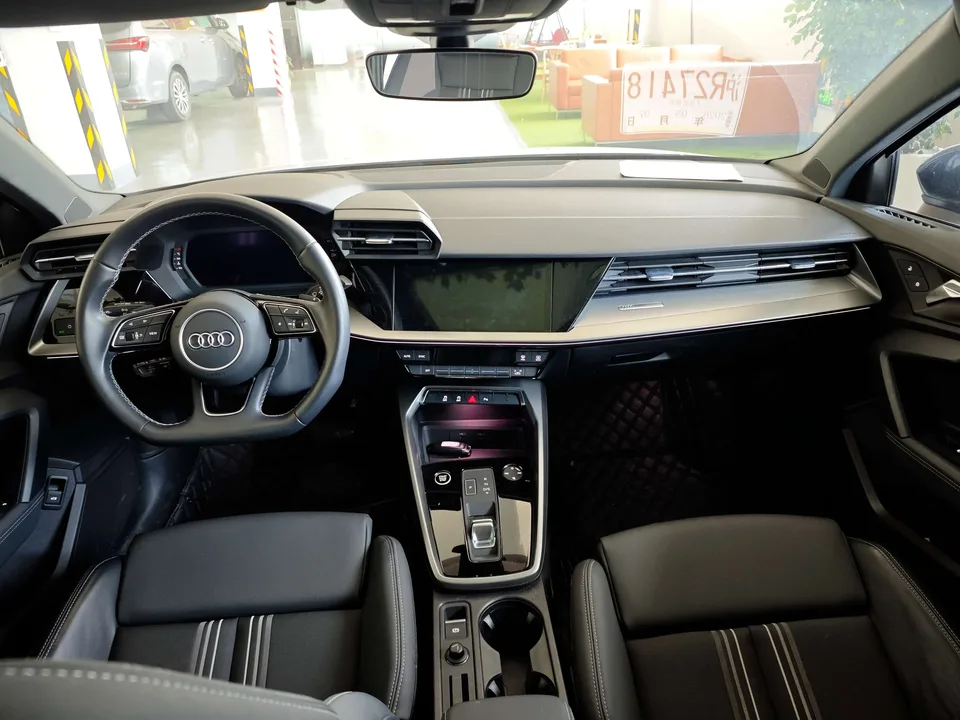 Audi A3 facelift Sportback 35 TFSI stylish and sporty 2023 — миниатюра 4