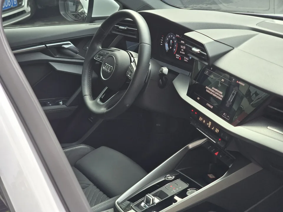 Audi A3 Sportback 35 TFSI Fashionable and Elegant 2023 — миниатюра 3