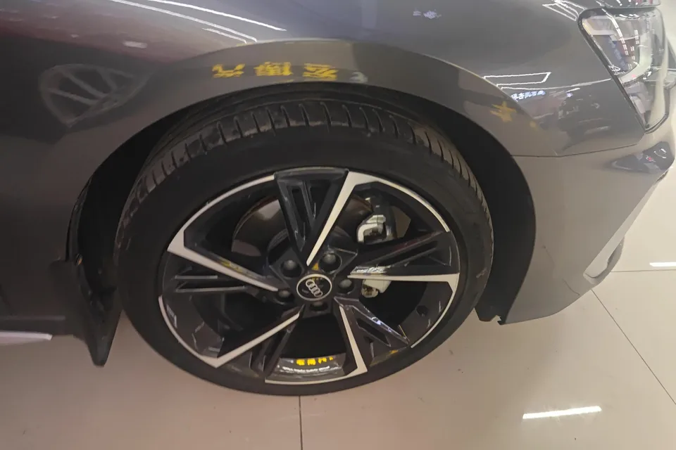 Audi A3 facelift Sportback 35 TFSI stylish and sporty 2024 — миниатюра 4