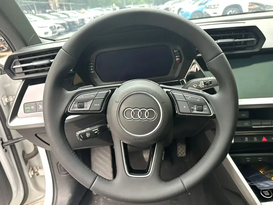Audi A3 Sportback 35 TFSI stylish and sporty 2022 — миниатюра 3