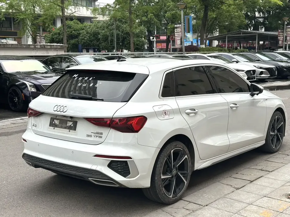 Audi A3 Sportback 35 TFSI stylish and sporty 2022 — миниатюра 4