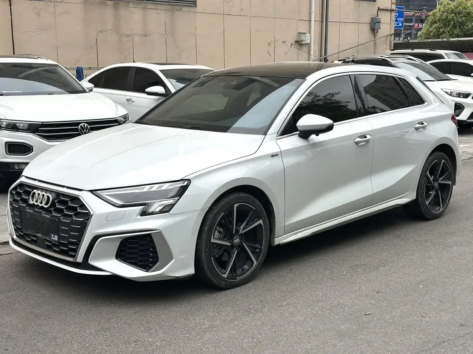 Audi A3 Sportback 35 TFSI stylish and sporty 2022 — фото 1, купить с доставкой в Москву