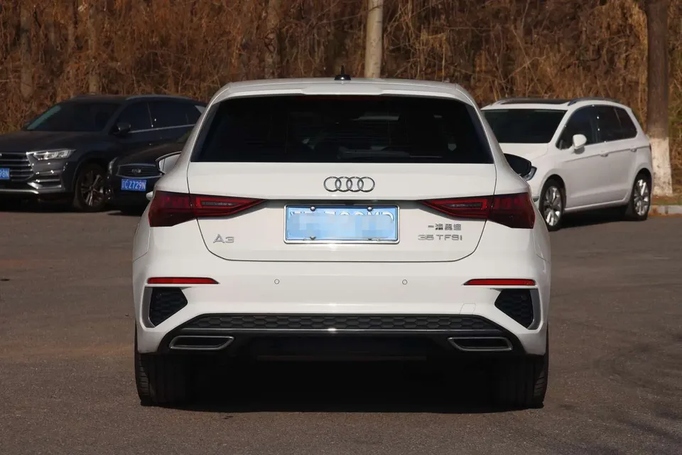 Audi A3 Sportback 35 TFSI stylish and sporty 2022 — миниатюра 2