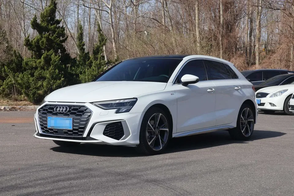 Audi A3 Sportback 35 TFSI stylish and sporty 2022 — фото 1, купить с доставкой в Москву