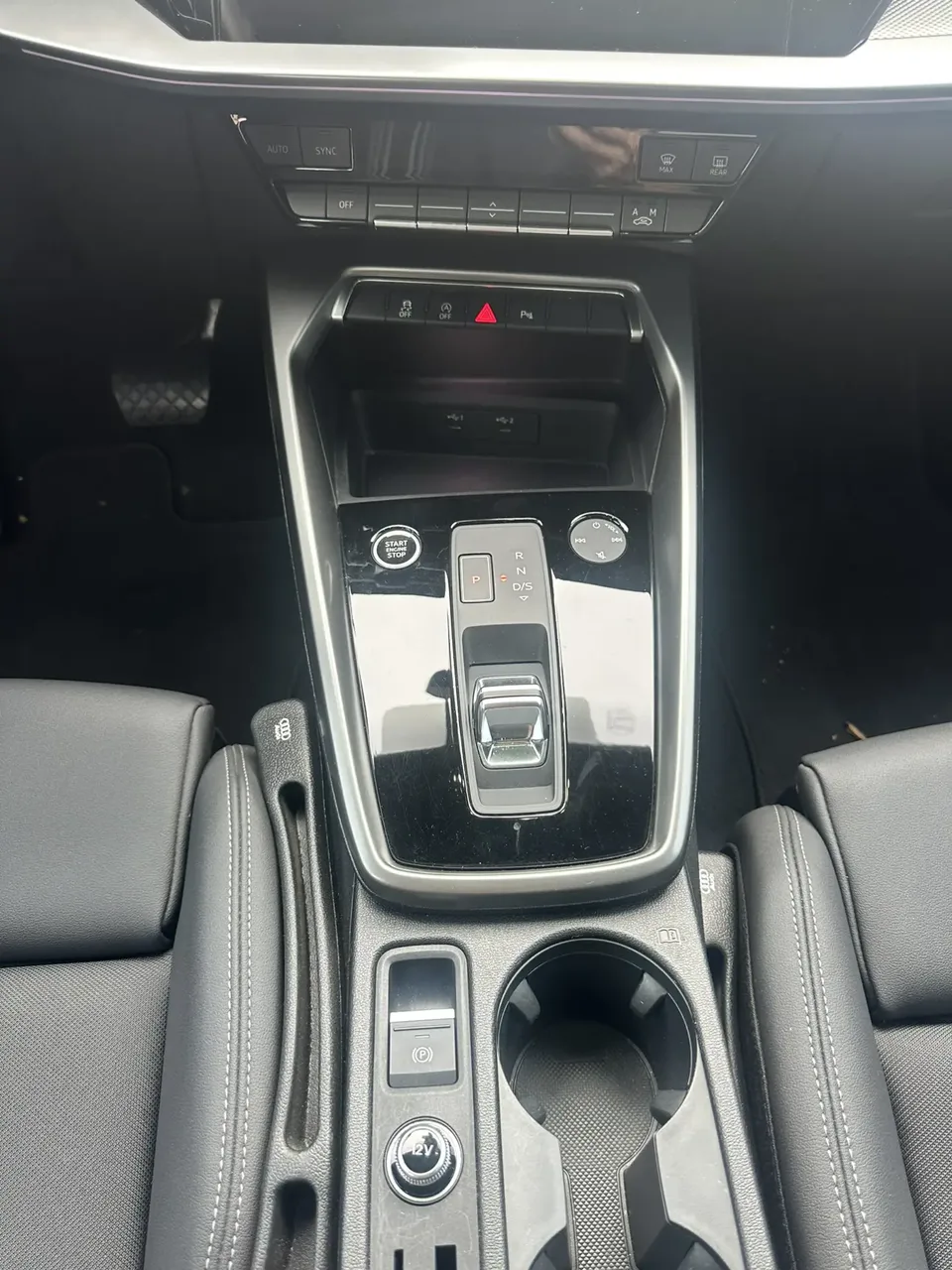 Audi A3 facelift Sportback 35 TFSI stylish and sporty 2023 — миниатюра 4