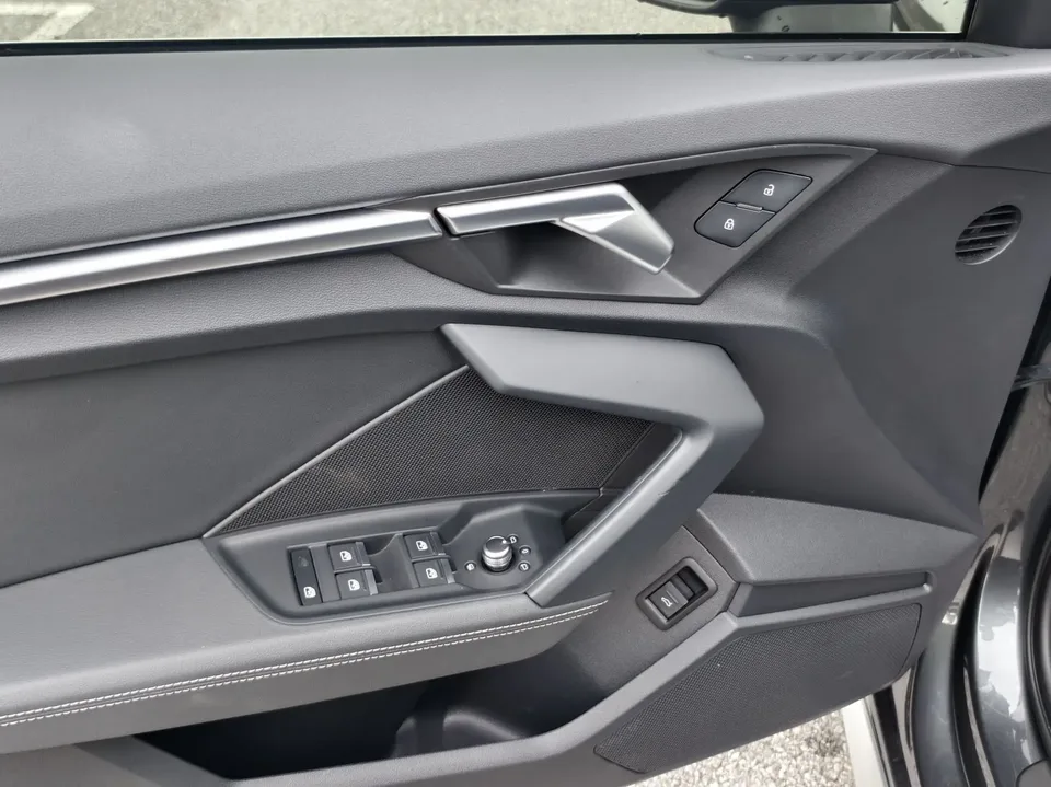 Audi A3 facelift Sportback 35 TFSI stylish and sporty 2023 — миниатюра 3